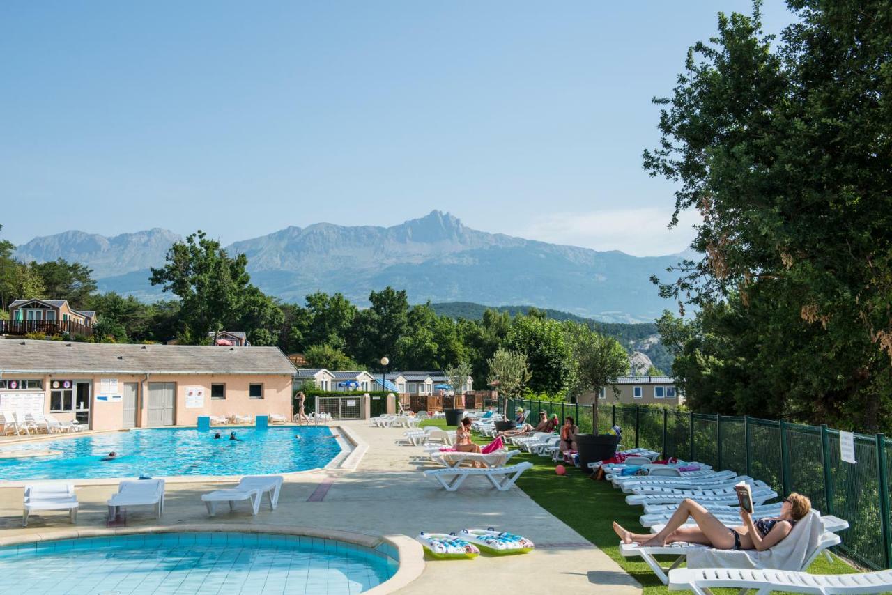 Hotel L'Ecrin Du Lac Chorges Exterior foto